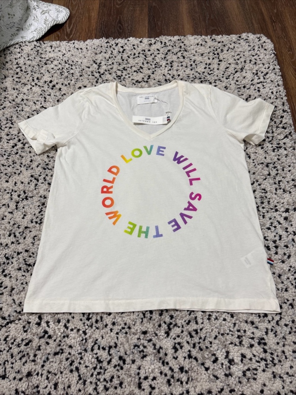 Sol Angeles Cream V‑Neck Graphic Tee Ladies Medium